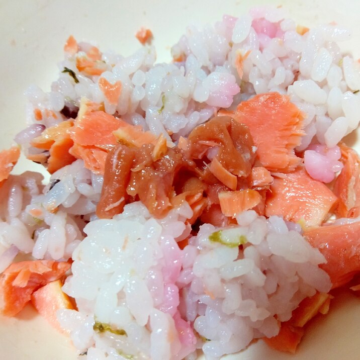 鰹節風味:焼き鮭の残りと梅干と刻みネギの混ぜご飯
